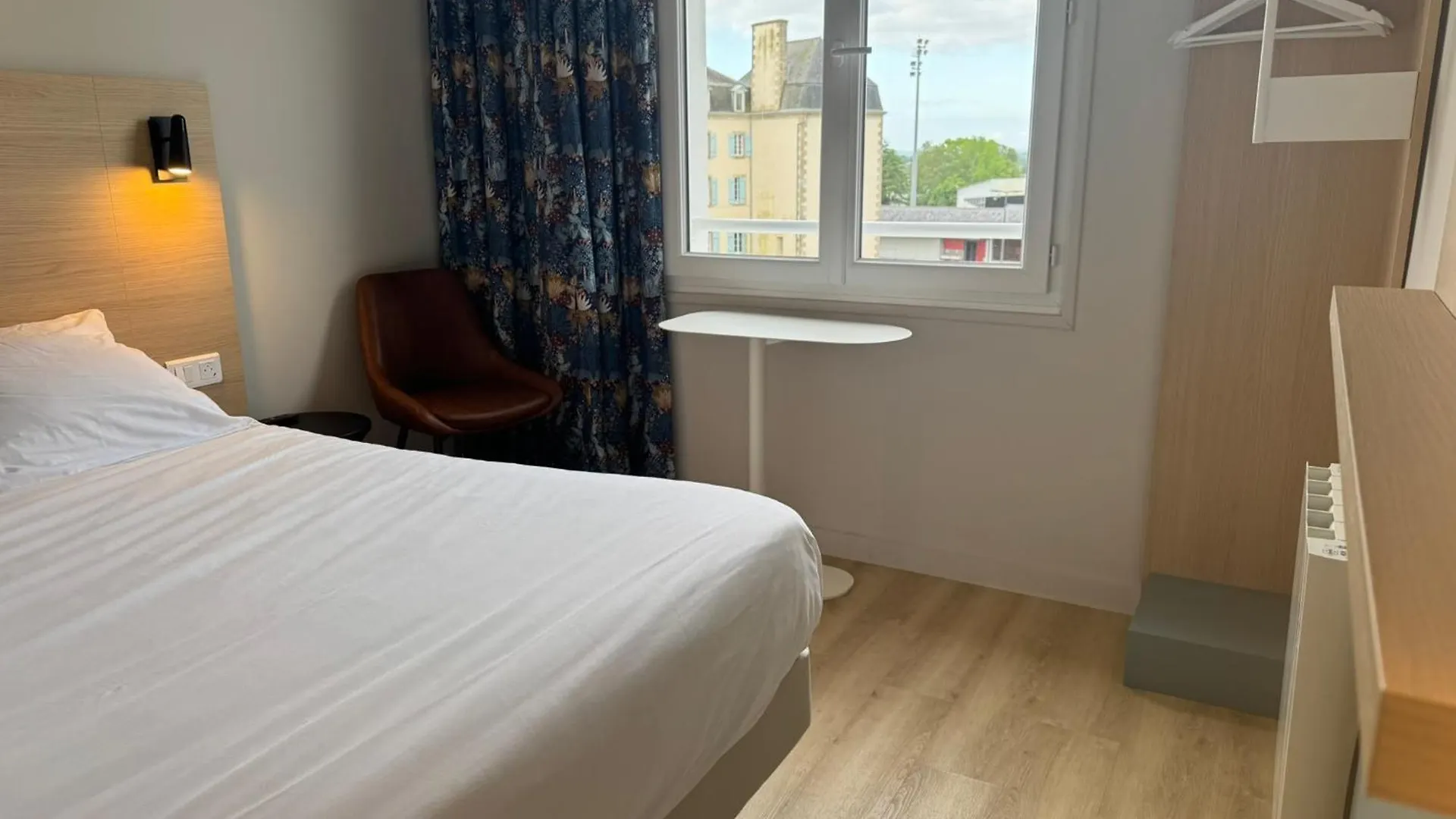 Karaez Hotel - Brithotel Carhaix 0*, קארה-פלוגר צרפת